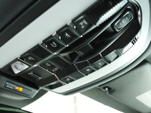 New 2025 Porsche Macan image 36