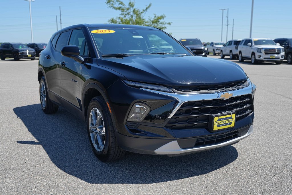 Used 2025 Chevrolet Blazer LT AWD/4WD image 5