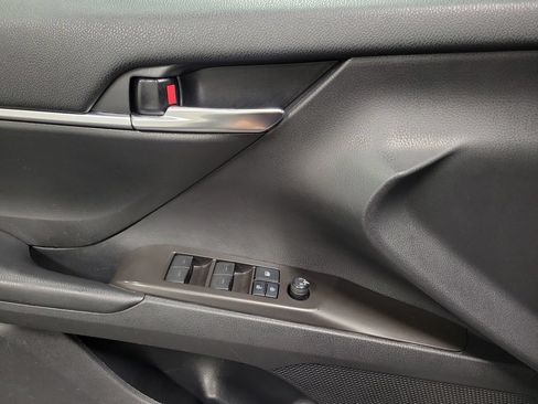 Used 2021 Toyota Camry SE FWD image 18