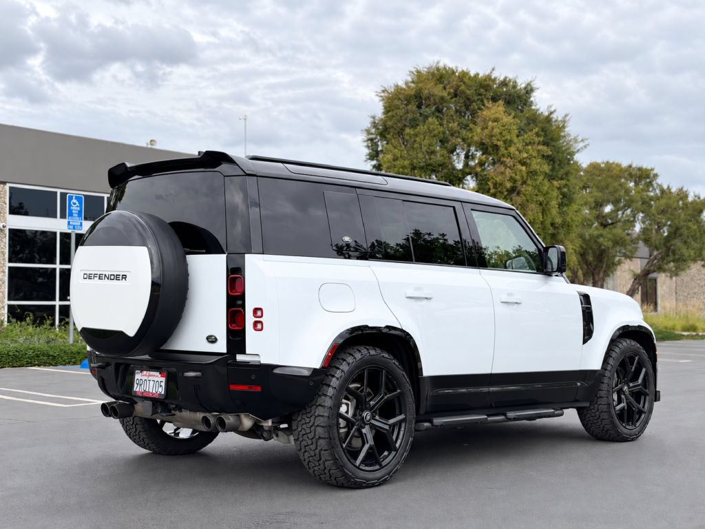 Used 2022 Land Rover Defender 110 X-Dynamic SE AWD/4WD image 8