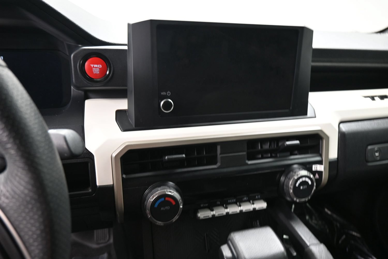 Used 2024 Toyota Tacoma TRD Off-Road AWD/4WD image 15