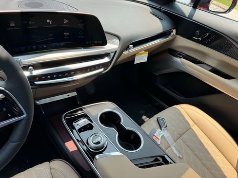 New 2025 Cadillac Lyriq Luxury w/ Nappa Leather Package image 31