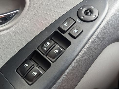 Used 2010 Hyundai Elantra GLS FWD image 17