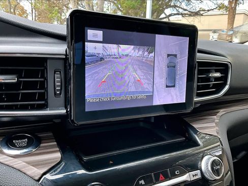 Used 2022 Ford Explorer Limited w/ Equipment Group 301A image 25