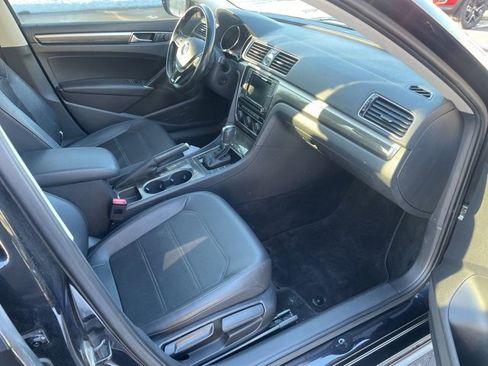 Used 2017 Volkswagen Passat 1.8T SE image 10