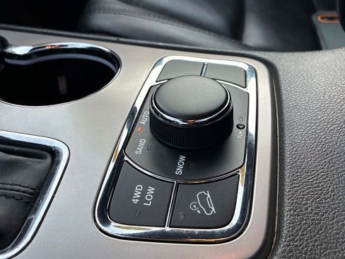 Certified 2022 Jeep Grand Cherokee Limited AWD/4WD image 32