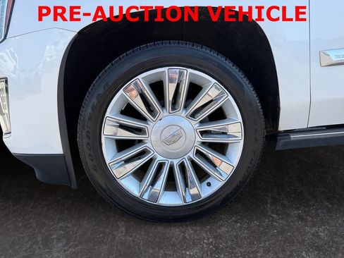 Used 2016 Cadillac Escalade ESV Platinum AWD/4WD image 9