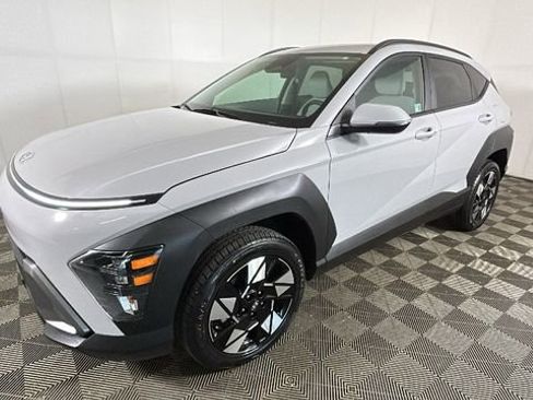 Certified 2025 Hyundai Kona SEL AWD/4WD image 7