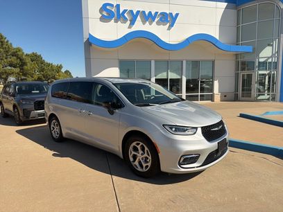 Used 2024 Chrysler Pacifica Limited