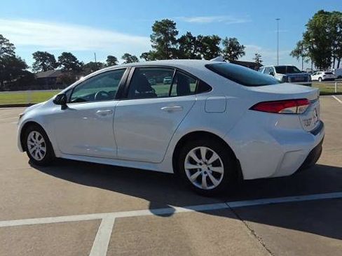 Used 2025 Toyota Corolla LE FWD image 6