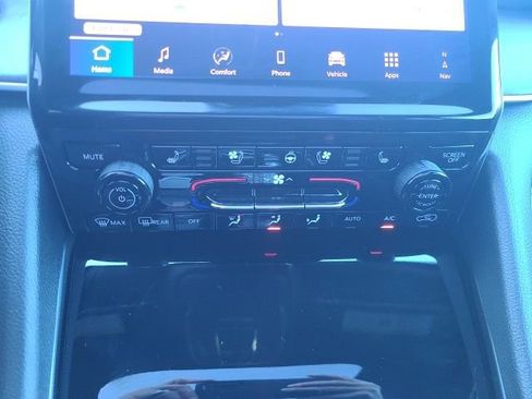 New 2025 Jeep Grand Cherokee Limited w/ Luxury Tech Group II image 15