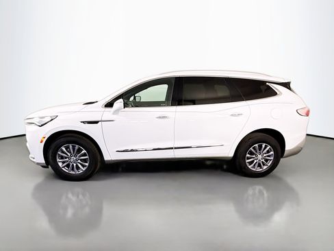 Used 2023 Buick Enclave Essence image 6