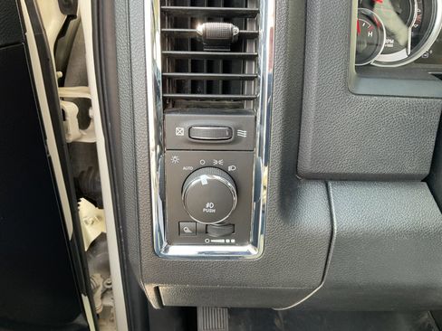Used 2016 RAM 1500 Laramie w/ Convenience Group AWD/4WD image 32