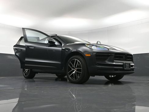 Certified 2026 Porsche Macan AWD/4WD image 36