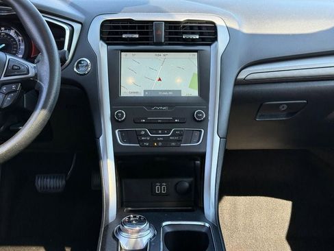 Used 2020 Ford Fusion SE FWD image 15