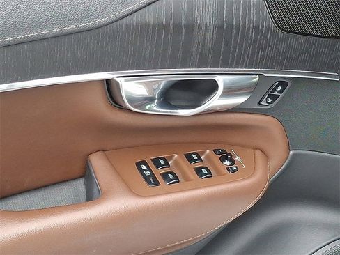 Used 2021 Volvo XC90 T6 Inscription w/ Lounge Package image 12