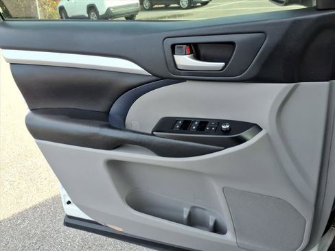 Used 2017 Toyota Highlander XLE image 7