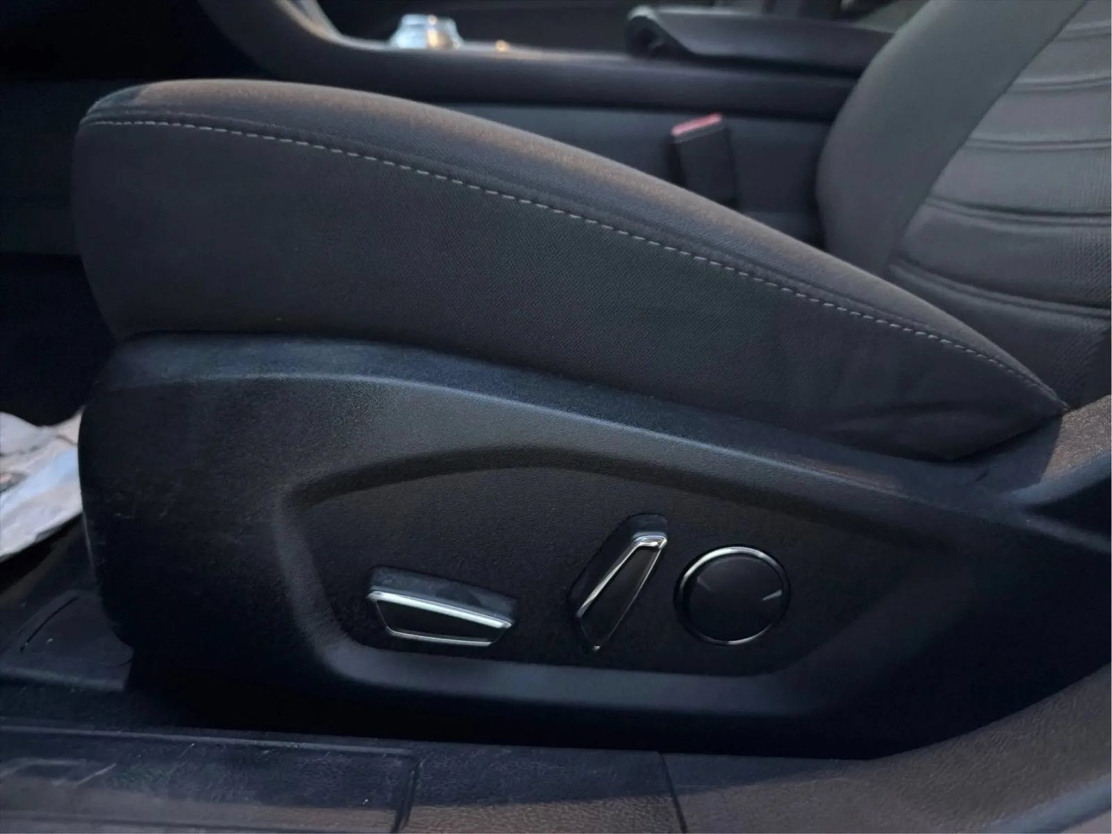 Used 2019 Ford Fusion SE FWD image 34