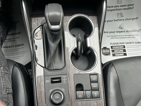 Used 2023 Toyota Highlander Platinum image 36