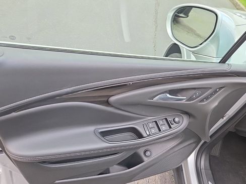 Used 2019 Buick Envision Essence image 11