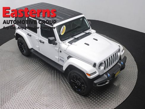Used 2023 Jeep Wrangler Unlimited Sahara w/ Dual Top Group AWD/4WD image 3