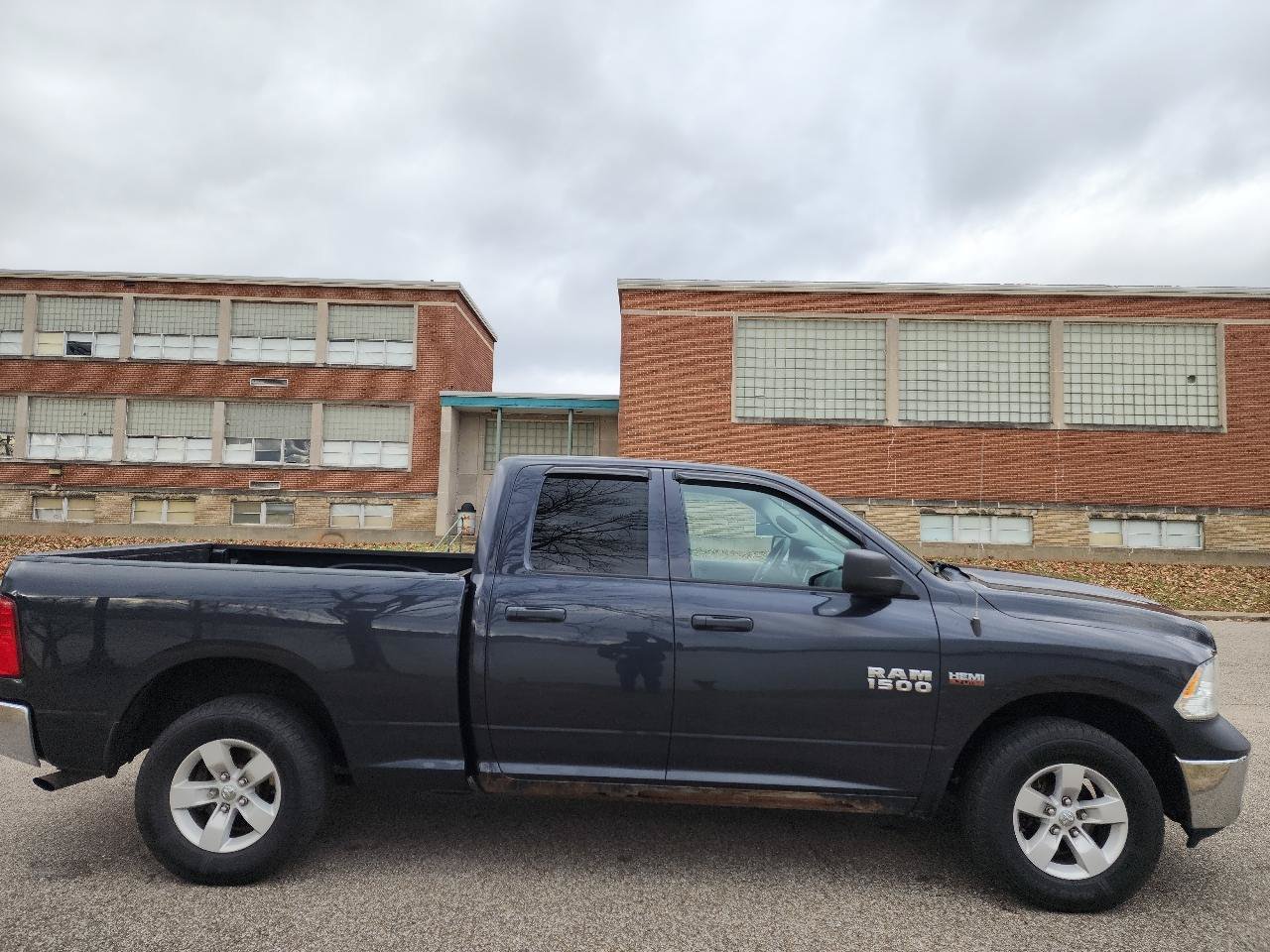 Used 2018 RAM 1500 ST w/ SXT Appearance Group AWD/4WD image 6