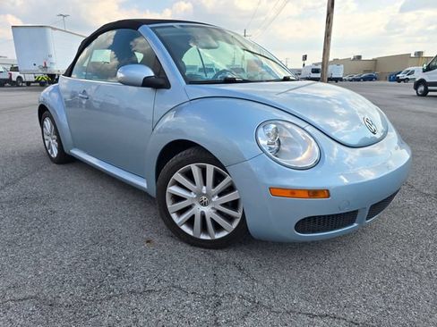 Used 2010 Volkswagen Beetle Convertible FWD image 1