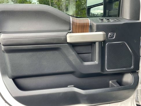 Used 2017 Ford F150 Lariat w/ Equipment Group 502A Luxury AWD/4WD image 14