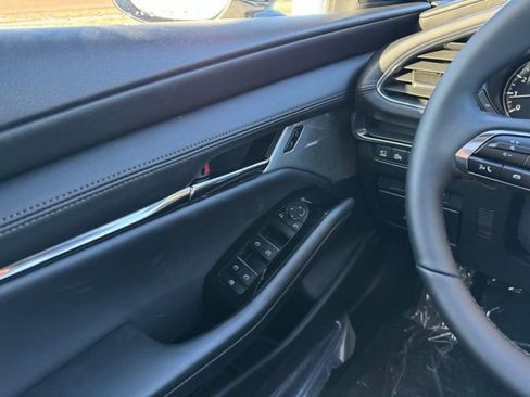 New 2026 MAZDA MAZDA3 Hatchback w/Premium Plus Pkg image 31