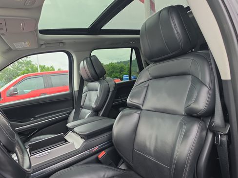 Used 2025 Lincoln Navigator Reserve AWD/4WD image 12