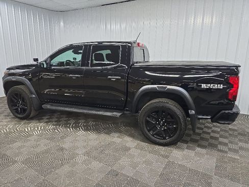 Used 2023 Chevrolet Colorado Trail Boss w/ Technology Package AWD/4WD image 4