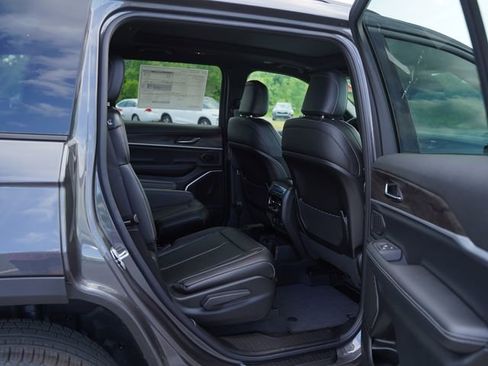 New 2026 Jeep Grand Cherokee L Limited w/ Limited Altitude Package AWD/4WD image 21