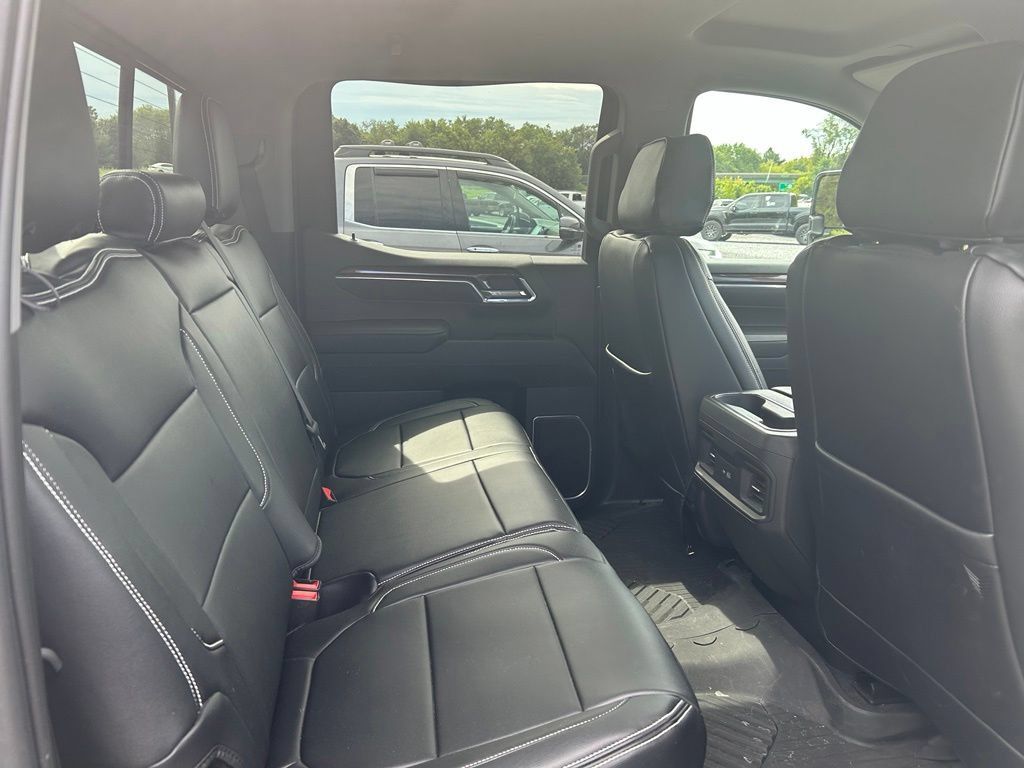 Used 2023 Chevrolet Silverado 1500 RST AWD/4WD image 11