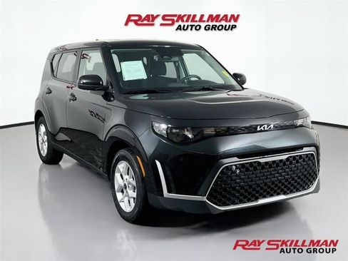 Used 2025 Kia Soul LX w/ LX Technology Package FWD image 1