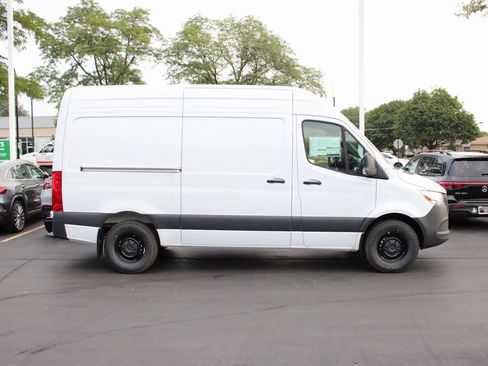 Used 2025 Mercedes-Benz Sprinter 2500 image 2