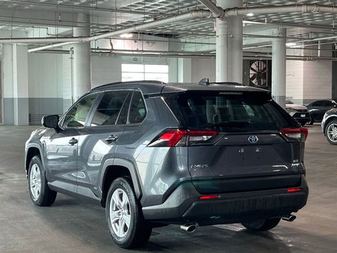 Used 2020 Toyota RAV4 XLE w/ Convenience Package image 7