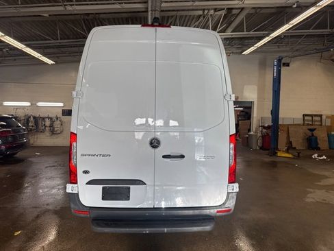 Used 2021 Mercedes-Benz Sprinter 2500 image 5