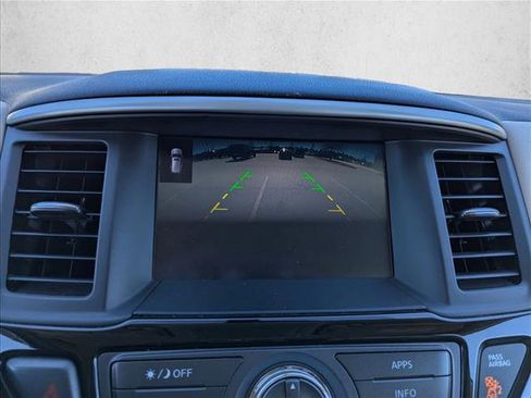 Used 2017 Nissan Pathfinder SV image 18