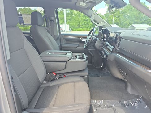 Used 2025 Chevrolet Silverado 1500 LT RWD image 10