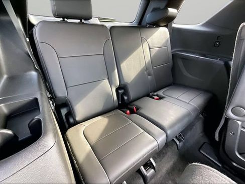 Used 2023 Chevrolet Traverse Premier AWD/4WD image 28
