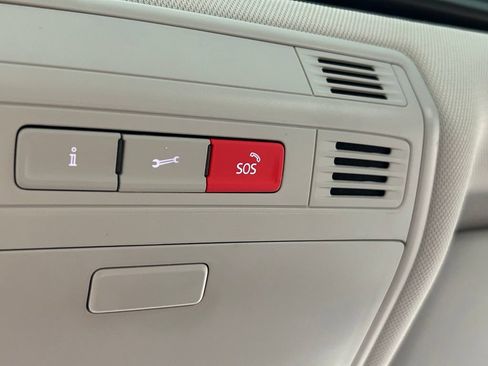Used 2026 Volkswagen Jetta SE FWD image 30