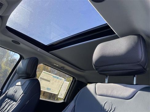 New 2026 Ford F250 Lariat w/ Black Appearance Package image 7