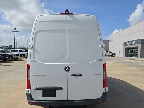 Used 2024 Mercedes-Benz Sprinter 2500 image 7