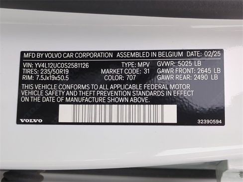 Used 2025 Volvo XC40 B5 Plus image 25