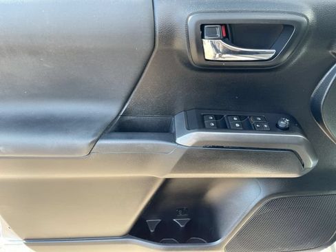 Certified 2022 Toyota Tacoma TRD Off-Road w/ Technology Package AWD/4WD image 12