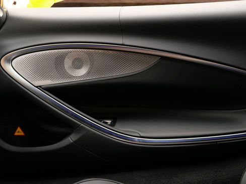 Used 2023 McLaren Artura RWD image 18