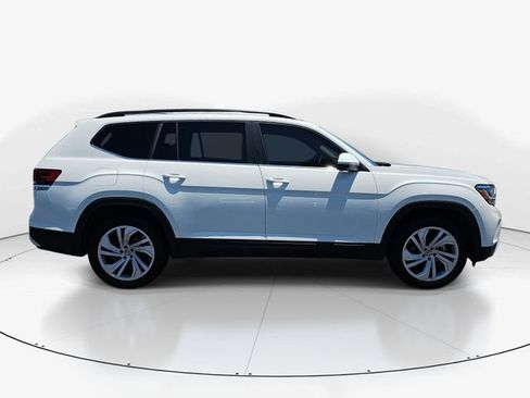 Used 2023 Volkswagen Atlas SE w/ Panoramic Sunroof Package FWD image 2