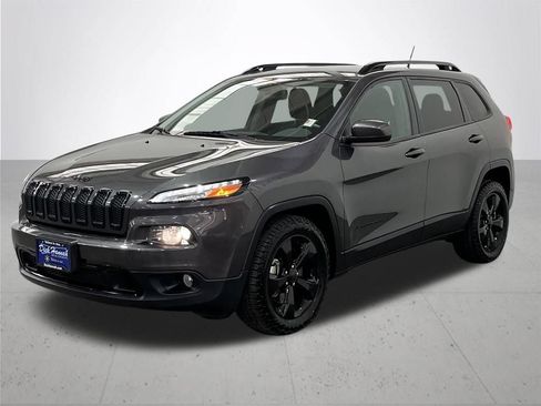 Used 2016 Jeep Cherokee Latitude FWD image 2
