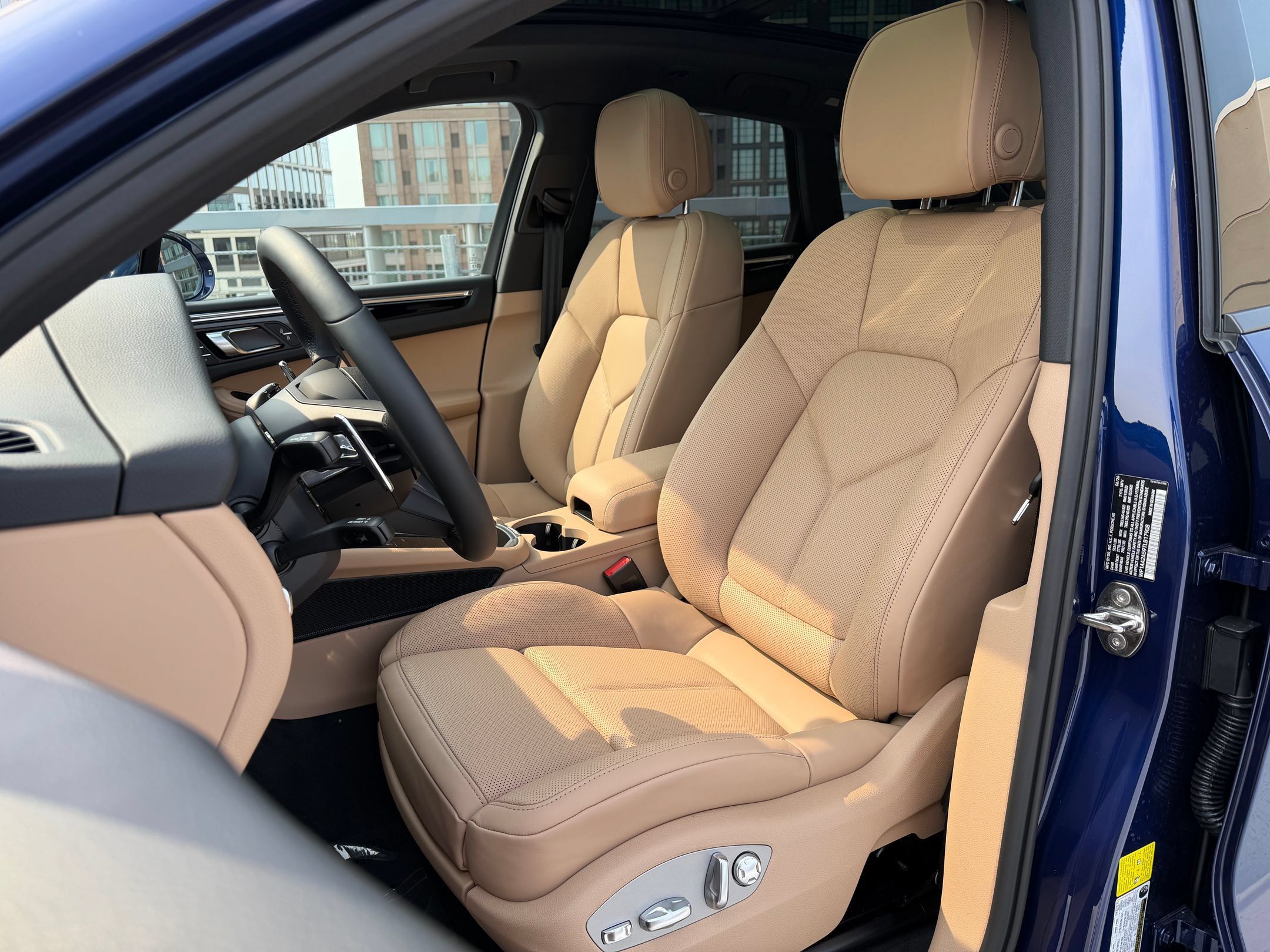 Used 2026 Porsche Macan AWD/4WD image 5