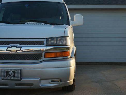 Used 2016 Chevrolet Express 2500 Extended image 9